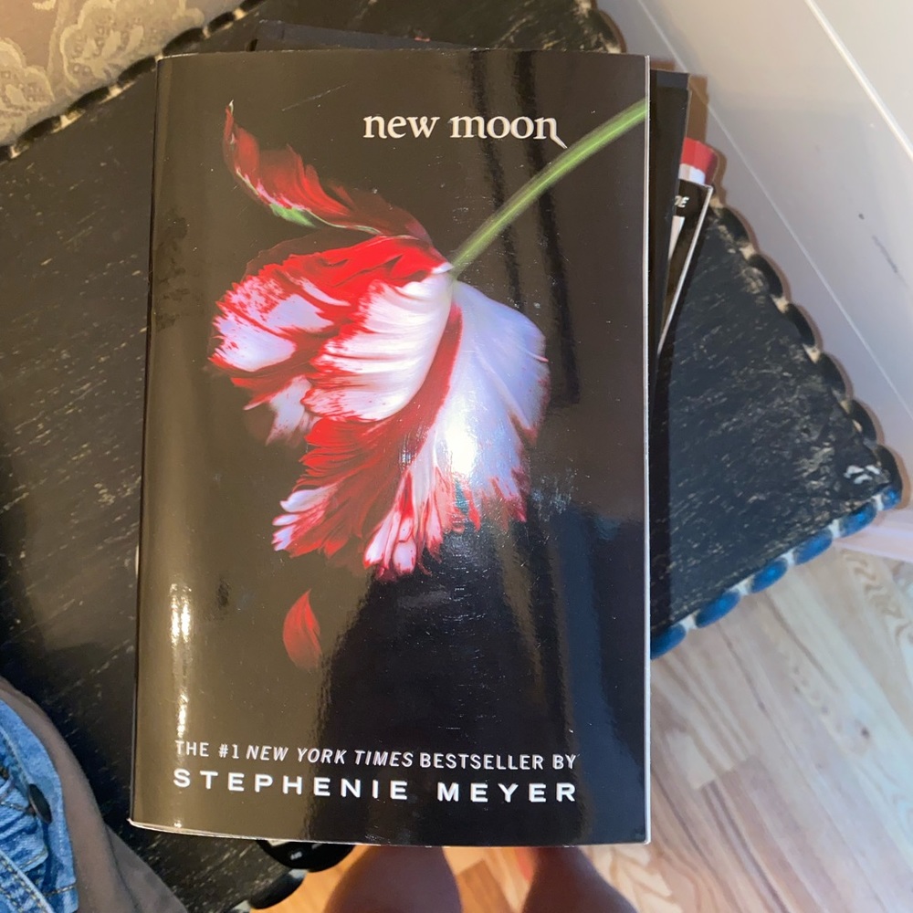 New Moon book by Stephenie Meyer